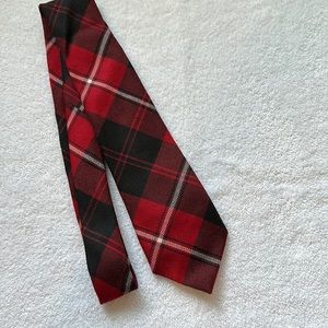 Plaid flannel Christmas tie red white black tartan print